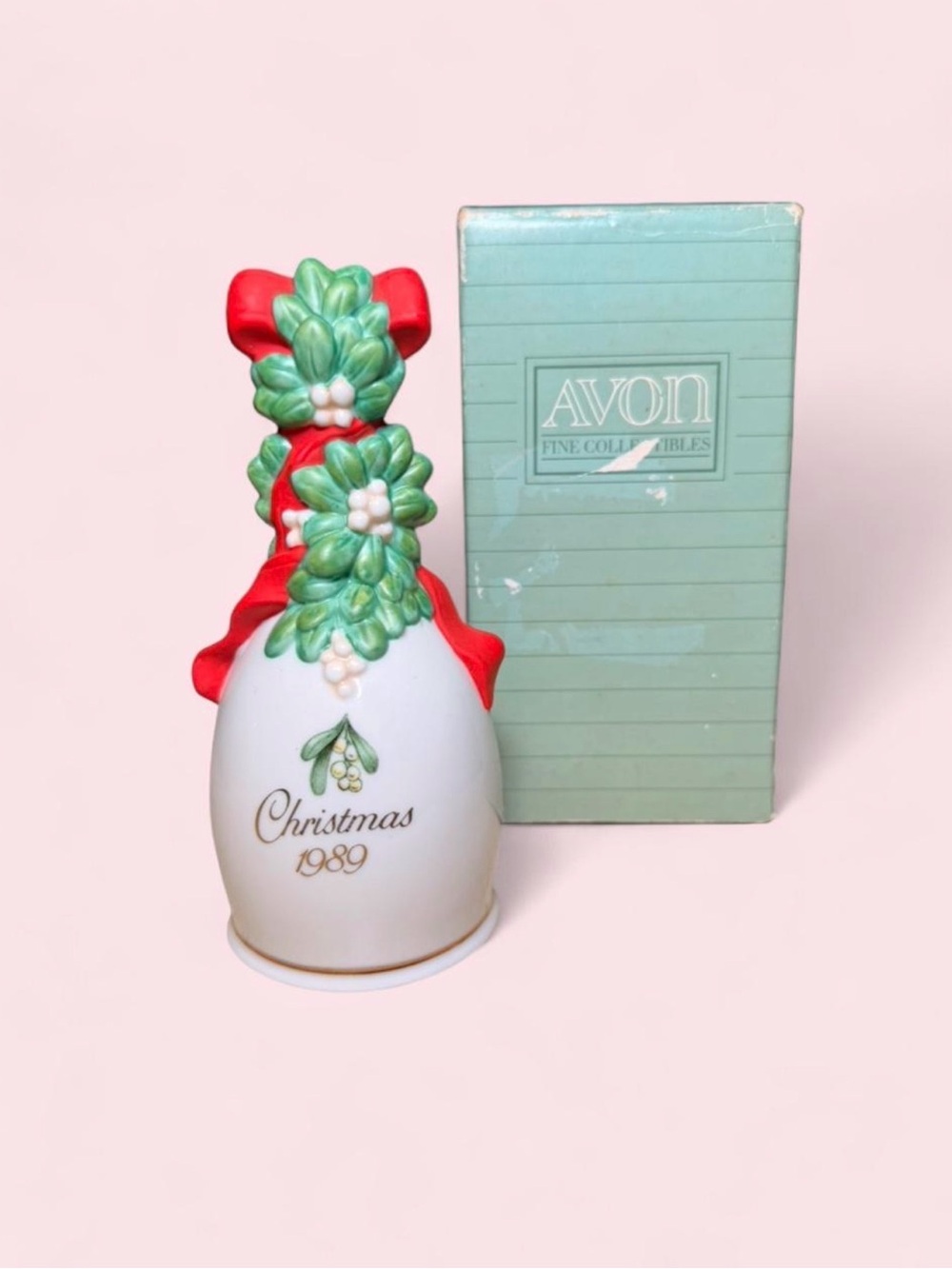 Vintage 1989 Avon Under the Mistletoe Porcelain Christmas Bell NIB Collectible - Picture 2 of 8